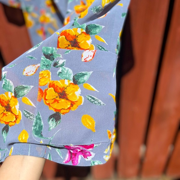 Floral button down - Picture 5 of 6